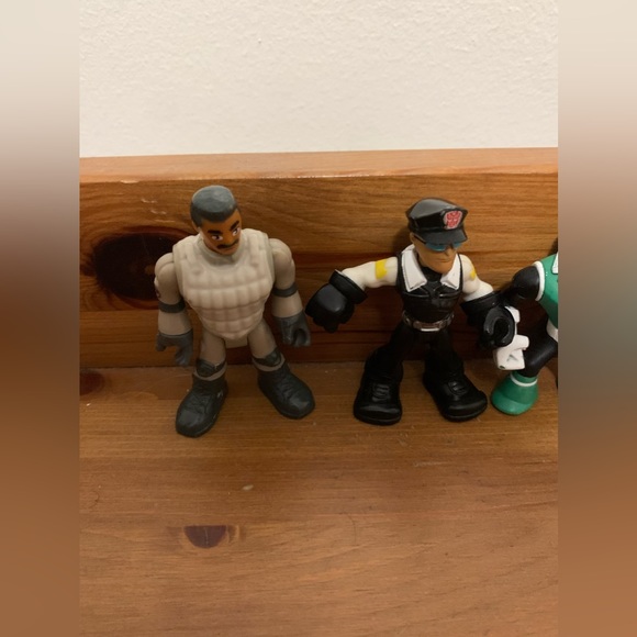 Lot of 4 Imaginext Figures - Picture 2 of 3